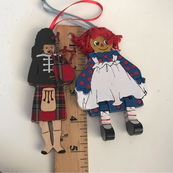 Lot of 7 Vintage Christmas Ornaments Made Of Wood, Metal, Plastic, Felt & Yarn - Picture 16 of 16